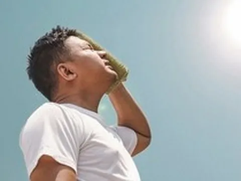 Các bác sĩ chỉ rõ: 4 sai lầm mùa hè khiến máu “đặc lại”, dễ đột quỵ bất ngờ