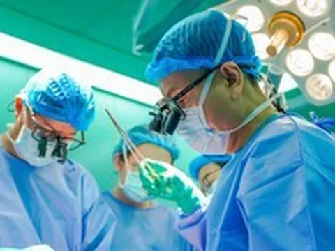Trái tim người đàn ông đập trong lồng ngực bé gái 13 tuổi: Nhìn lại quy trình ghép tạng "cho đi là còn mãi"