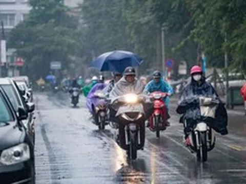 Đang nắng nóng oi bức, miền Bắc bất ngờ đón không khí lạnh "lạ thường"