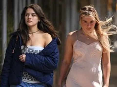 Nghịch lý ái nữ siêu sao: Harper Beckham "nối ngôi" rực rỡ, Suri Cruise "chạy trốn" ánh hào quang