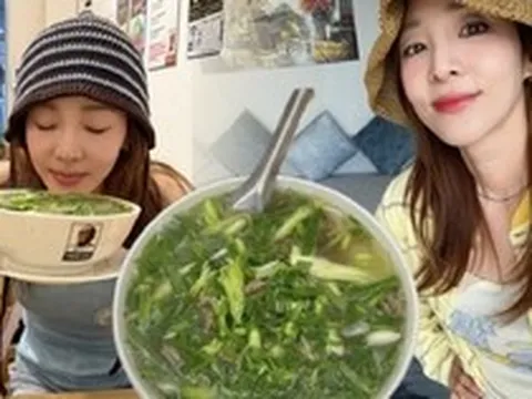 Mỹ nhân Hàn mê phở Việt, gọi bát phở ngập hành khiến dân tình gật gù: "Ăn thế này mới chuẩn!"