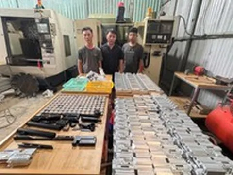 60 CBCS đồng loạt khám xét khẩn cấp 2 địa điểm, triệu tập Nguyễn Thị Quỳnh Như và nhiều người