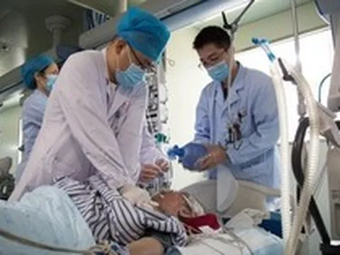 Bỏ nước ngọt để uống 1 loại nước "lành mạnh hơn", người đàn ông 28 tuổi bất ngờ phải cấp cứu: "Đến muộn chút nữa có thể không qua khỏi"