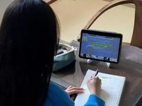 Nữ thủ khoa "bi kịch nhất": Thi đại học điểm cao nhất tỉnh nhưng bị các trường top đầu từ chối, đổi đời nhờ một lời mời đặc biệt