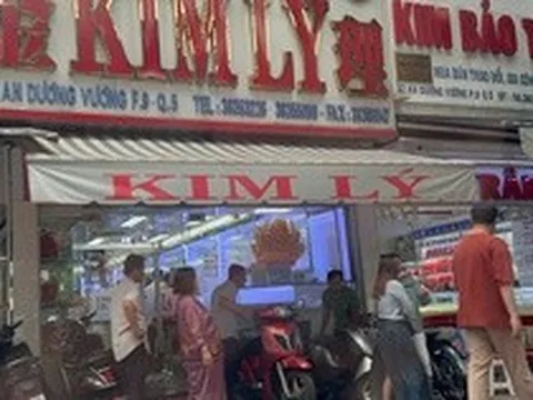 Thị trường kim cương xáo trộn