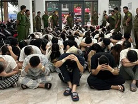 Đột kích khách sạn, bắt 83 người Trung Quốc lập 'đại bản doanh' lừa đảo