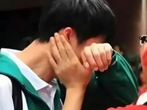Nam sinh đỗ ĐH danh tiếng được gia đình mở tiệc ăn mừng, mấy ngày sau đòi thi lại, thừa nhận: “Trường rất tốt nhưng vẫn thấy hụt hẫng”