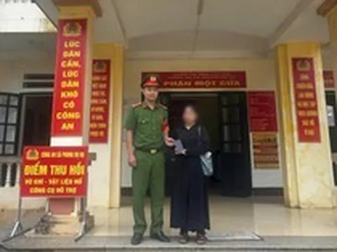 Cô gái SN 2002 mang 33 triệu đồng tiền mặt đến cửa hàng điện thoại để chuyển khoản: Công an lập tức có mặt làm rõ