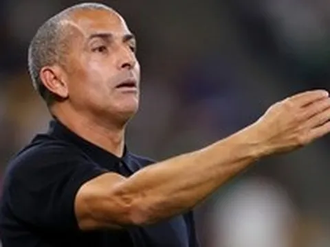 HLV đầu tiên bị sa thải ở World Cup chỉ sau 1 trận thua