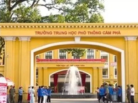 Quảng Ninh kỷ luật 3 cán bộ coi thi vụ giám thị bị tố hỗ trợ thí sinh xem bài