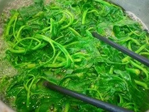 Luộc rau nên đậy hay mở nắp nồi? Đơn giản thế mà nhiều người vẫn sai