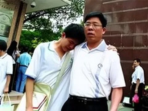 Nam sinh đạt điểm thủ khoa, đỗ đại học danh tiếng rồi biến mất suốt 26 năm: Nguyên nhân khiến nhiều bậc phụ huynh nghe xong đều “lặng người”