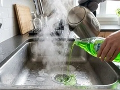 Cách tự thông tắc bồn rửa bát bị nghẹt mỡ tại nhà