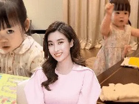 Con gái Đỗ Mỹ Linh mới 3 tuổi đã lộ tố chất "cây hài": Học số thì hướng nội nhưng nghe nhạc là "cháy hết mình"