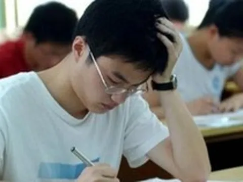 Nam sinh tưởng trượt ĐH vì môn Toán điểm cực thấp, nào ngờ hiệu trưởng xem xong bài thi lập tức đặc cách tuyển thẳng: “Em đã được nhận!”