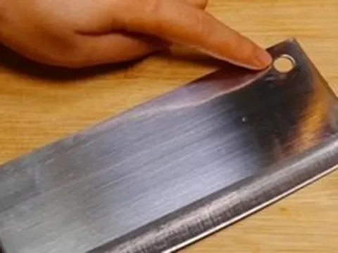 Tại sao trên dao thường xuất hiện lỗ tròn?