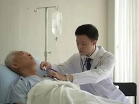 Bệnh gan có thể biểu hiện trên khuôn mặt, làn da? Bác sĩ chỉ rõ 5 dấu hiệu cho thấy sức khỏe gan đang báo động