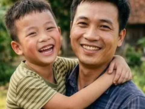 Con chê "xe nhà mình xấu quá", người cha ở TP.HCM nói một câu mà con tâm phục khẩu phục!