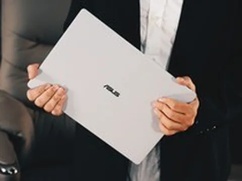 Chiếc laptop giá 100 triệu dành cho CEO có gì đặc biệt?