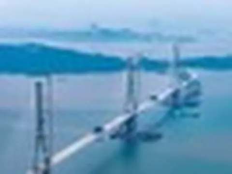 Phát hiện Trung Quốc cắm 3 khối trụ bê tông cốt thép cực khủng, cao bằng tòa nhà 80 tầng giữa biển, sắp hoàn thành siêu công trình xác lập kỷ lục thế giới