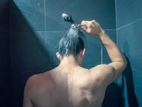 Lời khuyên cho những người có thói quen tắm lâu