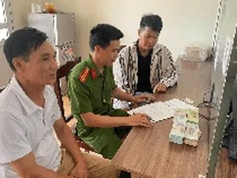 Công an điều tra số tiền 500 triệu đồng chuyển tới tài khoản của Trần Quang Tuyến SN 1995, một người đàn ông SN 1961 có liên quan
