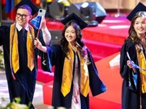 55% sinh viên ĐH VinUni tốt nghiệp năm nay được Amazon, IBM… mời làm việc, nhiều kỹ sư gia nhập VinFast, 23% tân khoa trúng tuyển Thạc sĩ, Tiến sĩ các trường hàng đầu thế giới