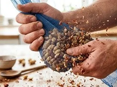 Mẹo bóc vỏ đậu phộng nhanh