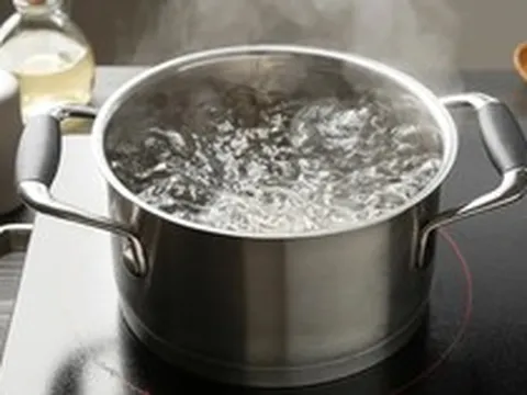 Cách vệ sinh đồ nhà bếp bằng nước nóng