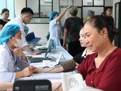 Ngày đầu người dân Hà Nội khám sức khỏe miễn phí ngay gần nhà