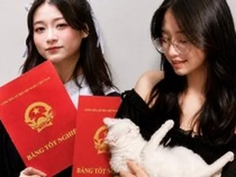 Gặp nữ sinh "không điểm yếu" là Thủ khoa A01, Á khoa D01, SAT 1600/1600: "Có nhiều công thức mình cố tình không học thuộc"