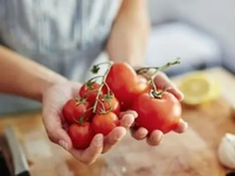 Không phải tủ lạnh, đây mới là nơi tốt nhất để bảo quản cà chua luôn ngọt, mọng nước