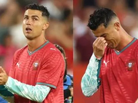 Ronaldo khóc rồi!