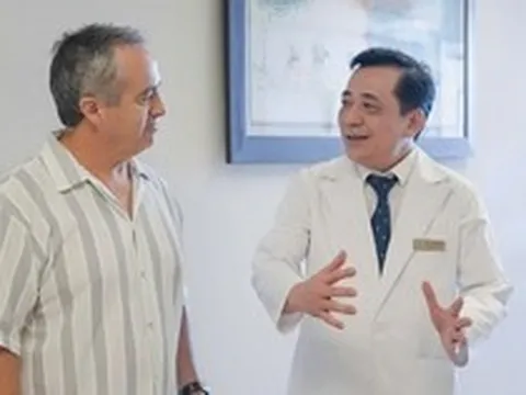 Không chờ phẫu thuật tại Úc, bệnh nhân ung thư vượt hàng nghìn km sang Việt Nam điều trị bằng robot tiên tiến: Kết quả ra sao?