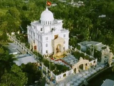 Lâu đài sáng nhất miền Tây