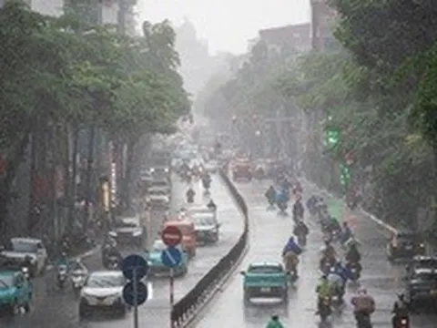 Ảnh: Hoàn lưu bão số 1 gây mưa lớn tại Hà Nội
