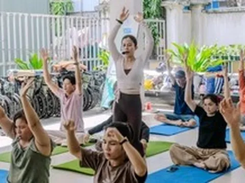 Từng mắc ung thư, cô giáo mở lớp yoga miễn phí cho bệnh nhân