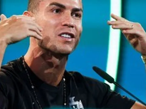 Ronaldo, 41 tuổi ở ĐT Bồ Đào Nha: "Tôi sẵn sàng ngồi ghế dự bị"