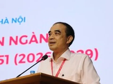 Giáo sư giữ chức Hiệu trưởng trường đại học lâu đời nhất Hà Nội 2 nhiệm kỳ liên tiếp là ai?