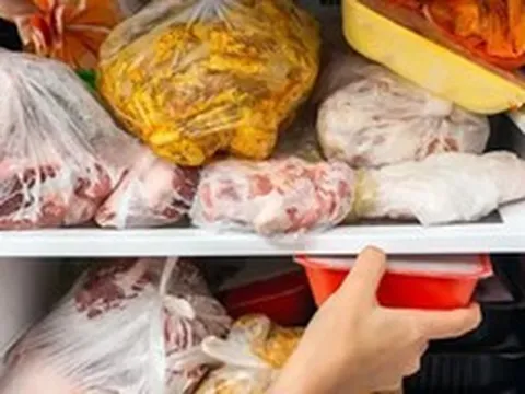 Ngày càng nhiều người mắc ung thư đại trực tràng, bác sĩ thở dài: "Đừng ăn 5 món để lâu trong tủ lạnh"