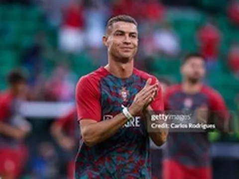 Ronaldo: "Tôi là cầu thủ xuất sắc nhất lịch sử. Chấm hết"
