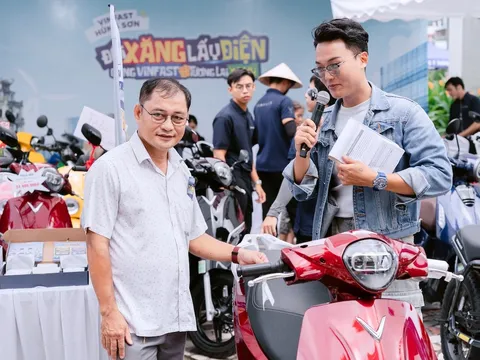 Lên đời xe máy điện VinFast, khách hàng khẳng định: “Mức giá quá tốt, không thể tốt hơn”