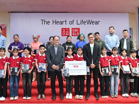 10.000 trang phục giữ nhiệt HEATTECH của UNIQLO trao đến tay người dân có hoàn cảnh khó khăn tại các tỉnh miền núi