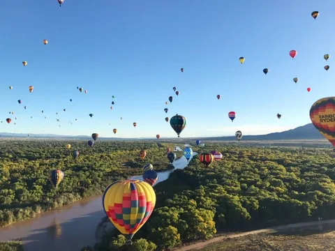 Mới chạm ngõ Xuân, Cần Giờ đã “bật mood” lễ hội: Du khách ùn ùn chốt lịch về thiên đường xanh ăn Tết sớm