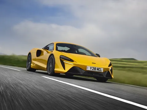 McLaren TP. Hồ Chí Minh hiện nhận đặt hàng phiên bản giới hạn Artura Spider MCL39 Championship, với số lượng sản xuất giới hạn 10 chiếc trên toàn cầu