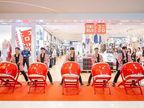 Cửa hàng UNIQLO Hanoi Centre đang trở thành tâm điểm thu hút các tín đồ thời trang.