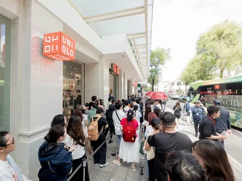 Không khí ngày đầu diễn ra Tuần lễ cảm ơn tại Uniqlo