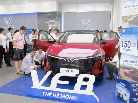 SUV điện VinFast VF 8 thế hệ mới chinh phục các gia đình mê xê dịch