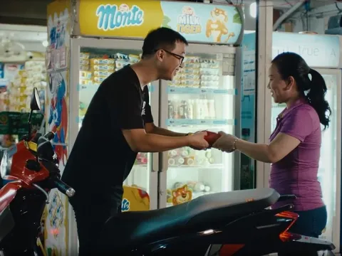 “Sạc đầy yêu thương” mùa Tết với Re: Charge - dịch vụ phát điện miễn phí cho hộ kinh doanh nhỏ từ cộng đồng Dat Bikers