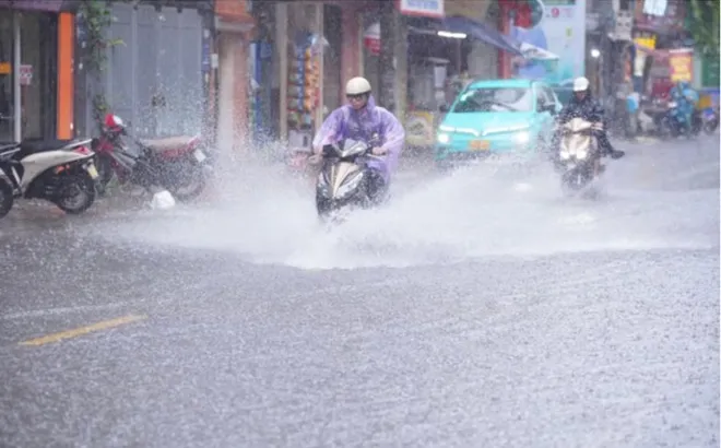 Dự báo thời tiết 4/7: Bão số 1 tiếp tục mạnh lên, hướng về Vịnh Bắc Bộ, miền Bắc mưa rất to